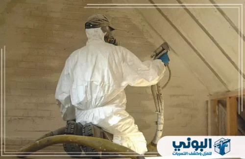 عزل صوتي بالرياض 0500805875 البوني فرد لفائف العزل السوداء على أرضية السطح لإنشاء طبقة حماية متكاملة ضد الرطوبة.