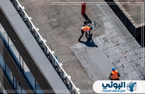 عازل مائي بالقصيم 0500805875 شركة البوني عمال محترفون أثناء صيانة الأسطح وعملية التخلص من عازل مائي بالقصيم بأحدث المعدات لضمان جودة البناء