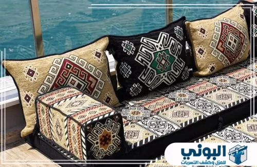 شركة تنظيف مجالس بالقصيم 0500805875 شركة البوني جلسة مصممة بعناية مع تنظيف السجاد والمساند لإبراز تفاصيل الخامة بدقة.