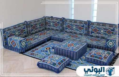 افضل شركة تنظيف مجالس بالدمام 0500805875 شركة البوني صورة فريق شركة البوني أثناء تنظيف مجالس بالدمام باستخدام تقنيات البخار الحديثة والدقيقة.