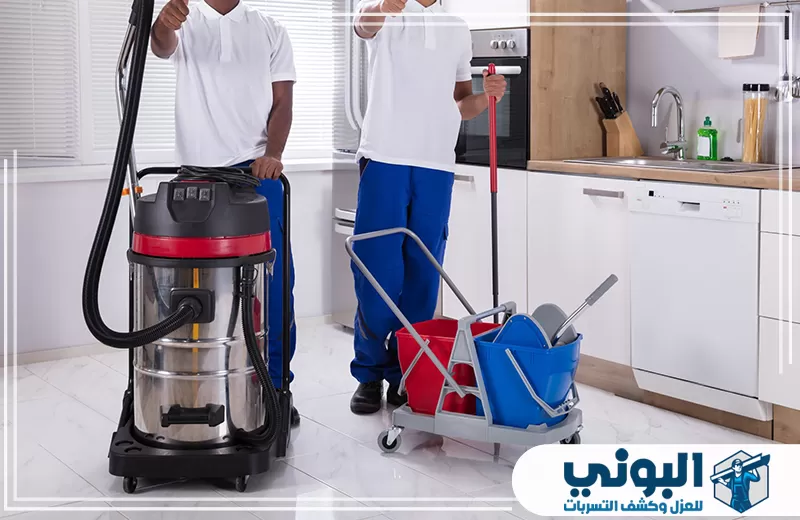 أرضية مطبخ تخضع للتنظيف ضمن خدمة تنظيف مطابخ بالقصيم