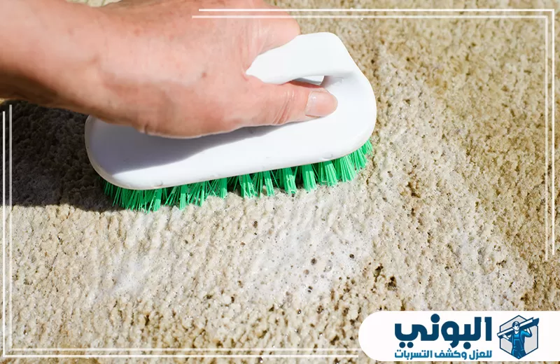 سجاد يخضع للتنظيف والتعقيم ضمن خدمة تنظيف سجاد بالقصيم