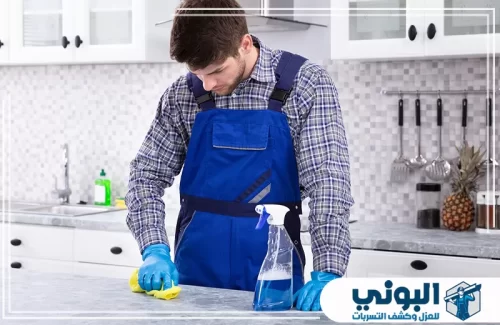 شركة تنظيف خزانات بالقصيم 0500805875 شركة البوني فريق شركة البوني أثناء تنظيف المكيفات لضمان هواء نظيف وصحي بالقصيم.