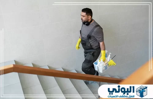 شركة تنظيف عمائر بالرياض 0500805875 شركة البوني انتقال منظم داخل السلالم مع أدوات تنظيف مخصصة لخدمة المساحات الداخلية.