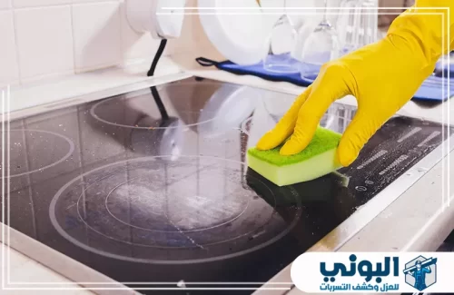 شركة تنظيف مطابخ بالرياض 0500805875 شركة البوني تنظيف سطح السيراميك بعناية لإزالة البقع وآثار الطهي اليومية.