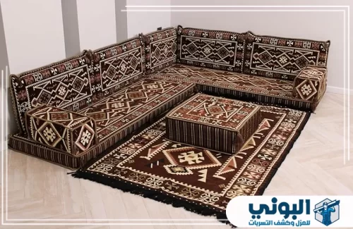 شركة تنظيف مجالس بالرياض 0500805875 شركة البوني مجلس عربي بني بتفاصيل تراثية يبرز دقة التنظيف في المساحات الواسعة.